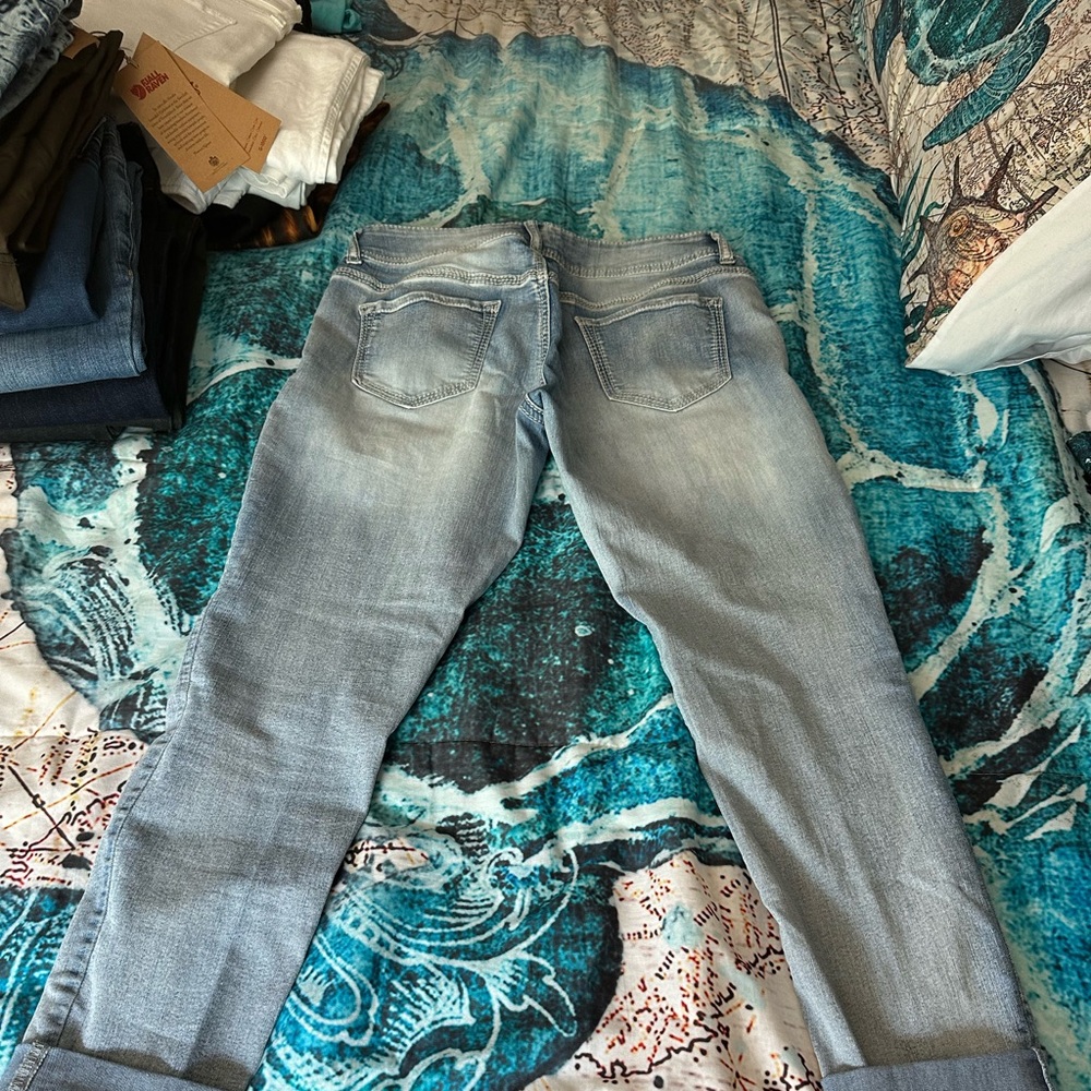 Maurice’s capri light stretch jeans, size says m-s fits like a small